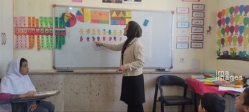 ۳۰ هزار معلم تا سال آینده بازنشسته میشوند/ پیگیری برای اخذ مجوز آزمون استخدامی ۳۰ هزار معلم تا سال آینده بازنشسته میشوند/ پیگیری برای اخذ مجوز آزمون استخدامی