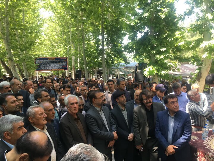 آئین وداع با پیکر هنرمند عرصه موسیقی لرستان برگزار شد آئین وداع با پیکر هنرمند عرصه موسیقی لرستان برگزار شد