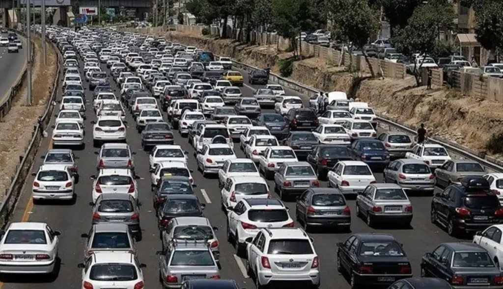 آخرین وضعیت جادهها / ترافیک سنگین در محورهای شمالی و منتهی به تهران آخرین وضعیت جادهها / ترافیک سنگین در محورهای شمالی و منتهی به تهران