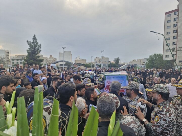 آیین وداع و تشییع دو شهید نیروی پدافند هوایی ارتش برگزار شد آیین وداع و تشییع دو شهید نیروی پدافند هوایی ارتش برگزار شد