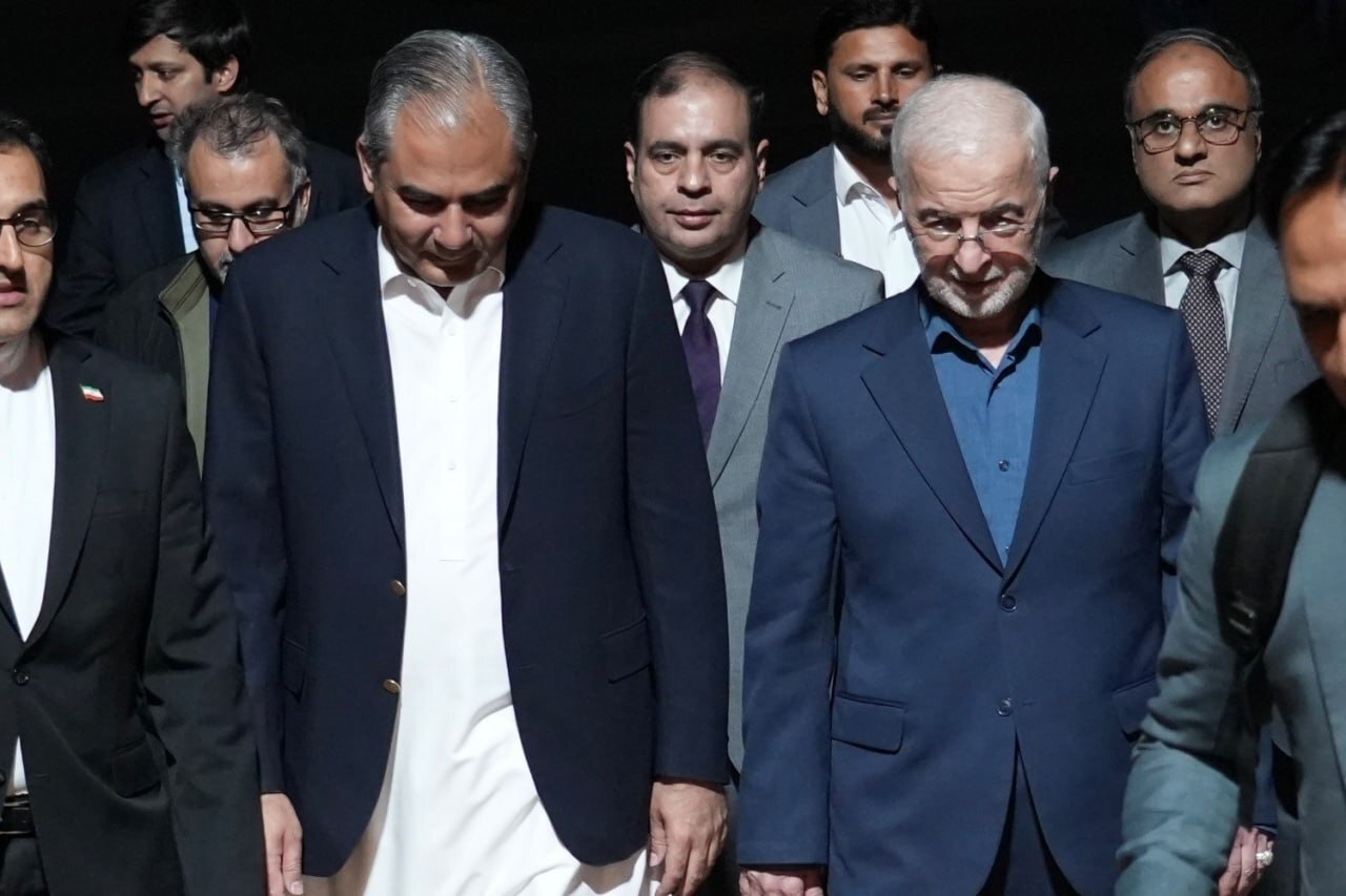 استقبال اسکندر مومنی از وزیر کشور پاکستان ساعاتی پیش استقبال اسکندر مومنی از وزیر کشور پاکستان ساعاتی پیش