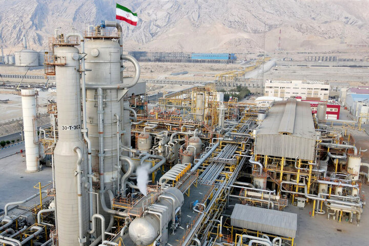 بازسازی مجتمعهای پتروشیمی آسیبدیده از جنگ با کمک فناوران بازسازی مجتمعهای پتروشیمی آسیبدیده از جنگ با کمک فناوران
