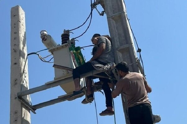 برقگرفتگی مرد رودانی هنگام جوشکاری ترانس برق برقگرفتگی مرد رودانی هنگام جوشکاری ترانس برق