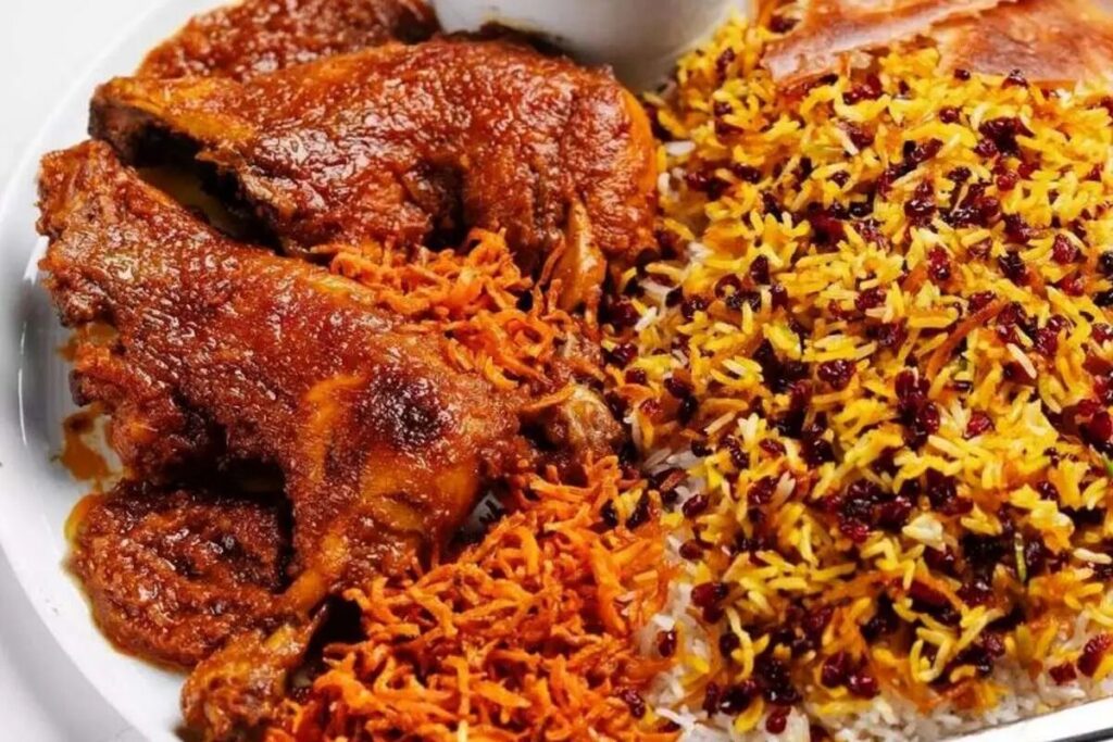 بفرمایید مرغ همایونی مجلسی با سس پیاز و ادویههای معطر! بفرمایید مرغ همایونی مجلسی با سس پیاز و ادویههای معطر!