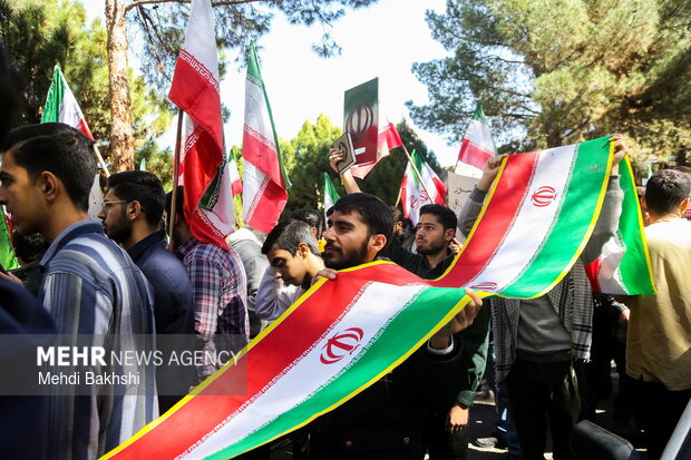 بیانیه ۵ اتحادیه دانشجویی؛ عدول از سخنان رهبر انقلاب را نمیپذیریم بیانیه ۵ اتحادیه دانشجویی؛ عدول از سخنان رهبر انقلاب را نمیپذیریم