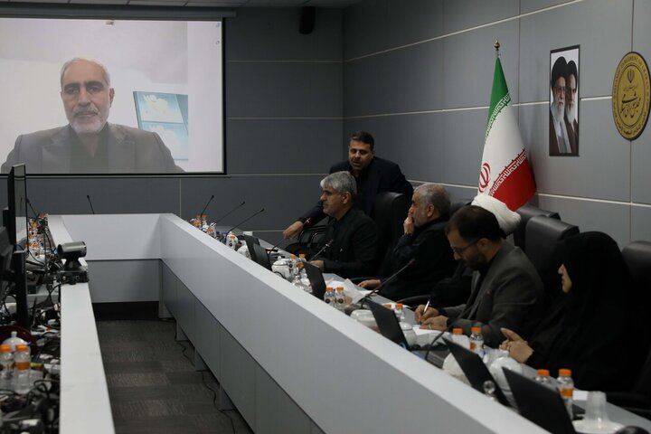 تاکید نمایندگان بر ضرورت حمایت از واحدهای آسیبدیده و کاهش قیمت خودرو تاکید نمایندگان بر ضرورت حمایت از واحدهای آسیبدیده و کاهش قیمت خودرو