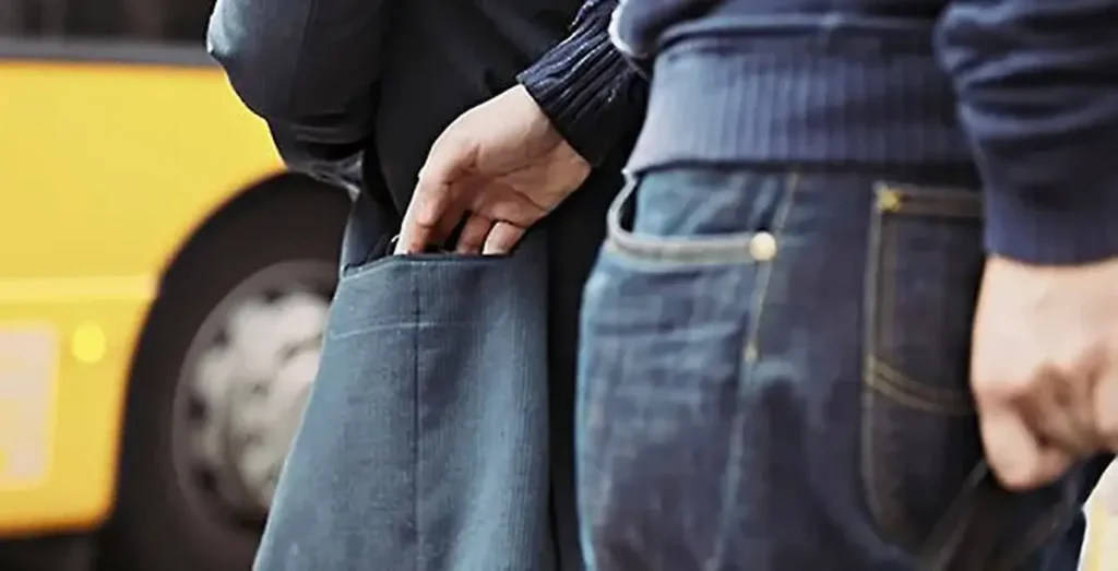 ترازوی زرنگی در بازار/وقتی اعتماد جای خود را به سوءظن میدهد ترازوی زرنگی در بازار/وقتی اعتماد جای خود را به سوءظن میدهد