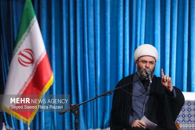 حجتالاسلام قمی: وحدت یعنی همبستگیِ آرا و سلایق متفاوت حول محور امام حجتالاسلام قمی: وحدت یعنی همبستگیِ آرا و سلایق متفاوت حول محور امام