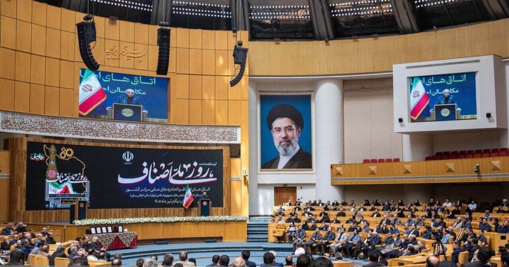 در جنگ کمبود کالا نداشتیم | کاهش قدرت خرید مردم، مهمترین چالش پیش روی اصناف در جنگ کمبود کالا نداشتیم | کاهش قدرت خرید مردم، مهمترین چالش پیش روی اصناف