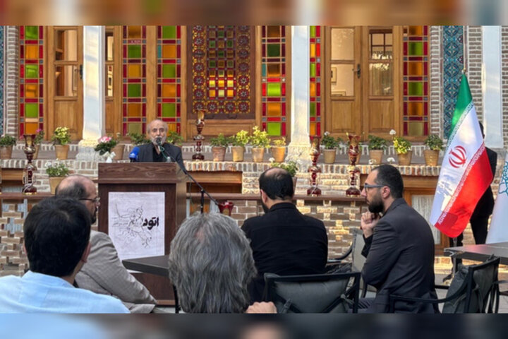 روایت طراحیهای روحالامین در «اتود»؛ نمایشگاه به ماکان نصیری تقدیم شد روایت طراحیهای روحالامین در «اتود»؛ نمایشگاه به ماکان نصیری تقدیم شد