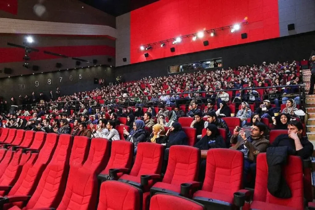 فروش ۳۱ میلیارد تومانی سینماها درهفته گذشته فروش ۳۱ میلیارد تومانی سینماها درهفته گذشته