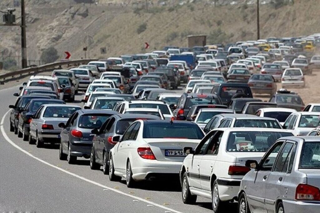 قفل ترافیکی در مسیرهای شمال و غرب تهران/ هراز و کرج پرترافیک شدند قفل ترافیکی در مسیرهای شمال و غرب تهران/ هراز و کرج پرترافیک شدند
