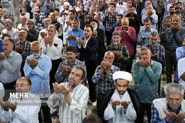 نمازجماعت باشکوه ظهرعاشورا در شهرری برگزارمی شود نمازجماعت باشکوه ظهرعاشورا در شهرری برگزارمی شود