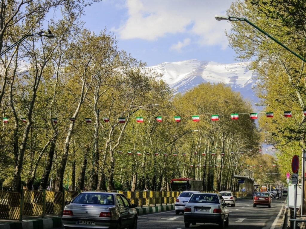 نمایی از خیابان ولیعصر در دهه ۴۰ + عکس نمایی از خیابان ولیعصر در دهه ۴۰ + عکس