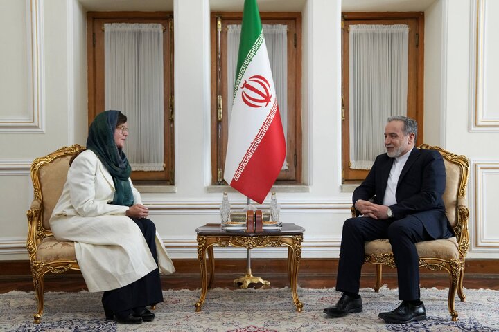 هماهنگ کننده مقیم سازمان ملل استوارنامه خود را تسلیم عراقچی کرد هماهنگ کننده مقیم سازمان ملل استوارنامه خود را تسلیم عراقچی کرد