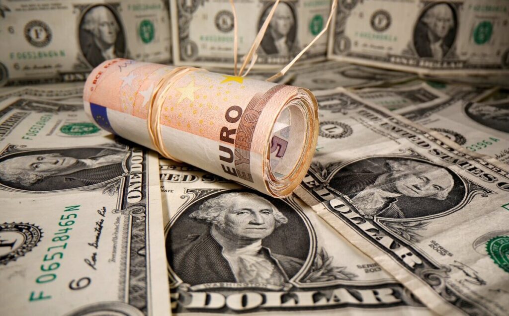 ابهام در سرنوشت میلیاردها دلار ارز صادراتی / چرا دلارها به مسیر رسمی برنمیگردند؟ ابهام در سرنوشت میلیاردها دلار ارز صادراتی / چرا دلارها به مسیر رسمی برنمیگردند؟