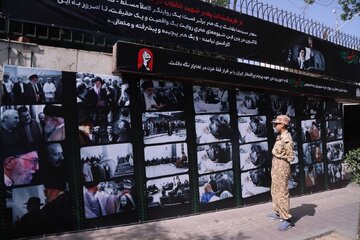 برپایی نمایشگاه عکس دیدارها و دلنوشتههای سینماگران درباره رهبر شهید برپایی نمایشگاه عکس دیدارها و دلنوشتههای سینماگران درباره رهبر شهید