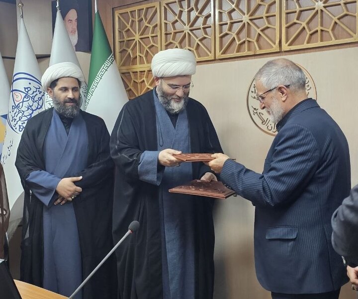 تفاهمنامه همکاری سازمان دارالقرآن و وزارت کشور درجهت توسعه فرهنگ قرآنی تفاهمنامه همکاری سازمان دارالقرآن و وزارت کشور درجهت توسعه فرهنگ قرآنی