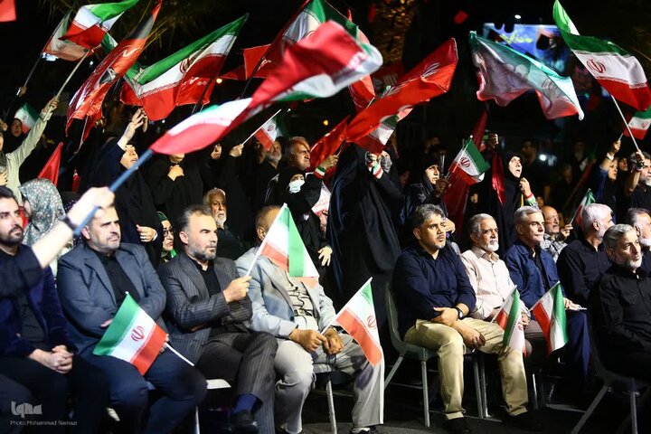 جمع خوانی فعالان قرآنی به یاد رهبر شهید جمع خوانی فعالان قرآنی به یاد رهبر شهید