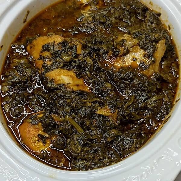 خورش اسفناج پهلو شمالی با عطر برگ سیر تازه و طعم نارنج خورش اسفناج پهلو شمالی با عطر برگ سیر تازه و طعم نارنج