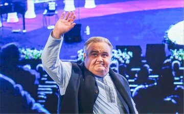 «دوست دارم از یاد آدمها نروم» / اکبر عبدی به روایت خودش، از «مادر» و جنجال «آدمبرفی» تا سیاست و آخرین آرزو «دوست دارم از یاد آدمها نروم» / اکبر عبدی به روایت خودش، از «مادر» و جنجال «آدمبرفی» تا سیاست و آخرین آرزو