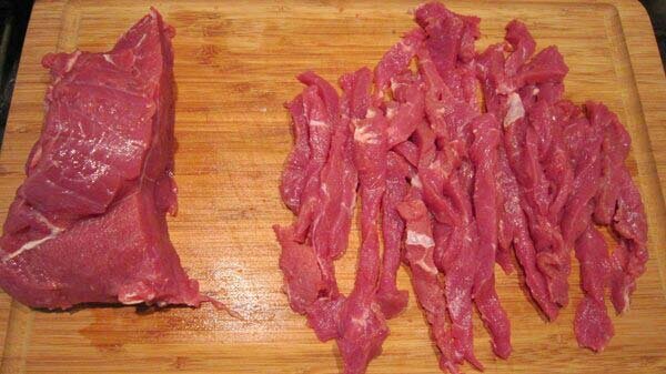 طرز تهیه غذای اشراف زادگان روسی با فیله گوساله و خامه ترش طرز تهیه غذای اشراف زادگان روسی با فیله گوساله و خامه ترش