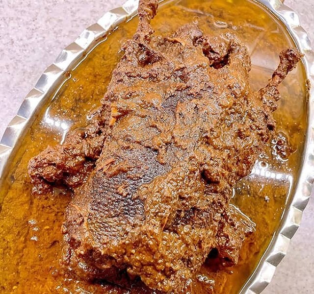 فسنجان اردک؛ غذایی که شما را یکراست به کودکی و عروسی های روستایی گیلان می برد فسنجان اردک؛ غذایی که شما را یکراست به کودکی و عروسی های روستایی گیلان می برد
