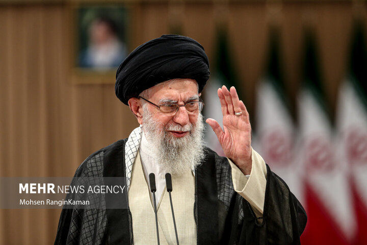 فلسفه حکمرانی بر مدار سالاری ملت؛ تبیین دکترین خادممحوری رهبر شهید فلسفه حکمرانی بر مدار سالاری ملت؛ تبیین دکترین خادممحوری رهبر شهید