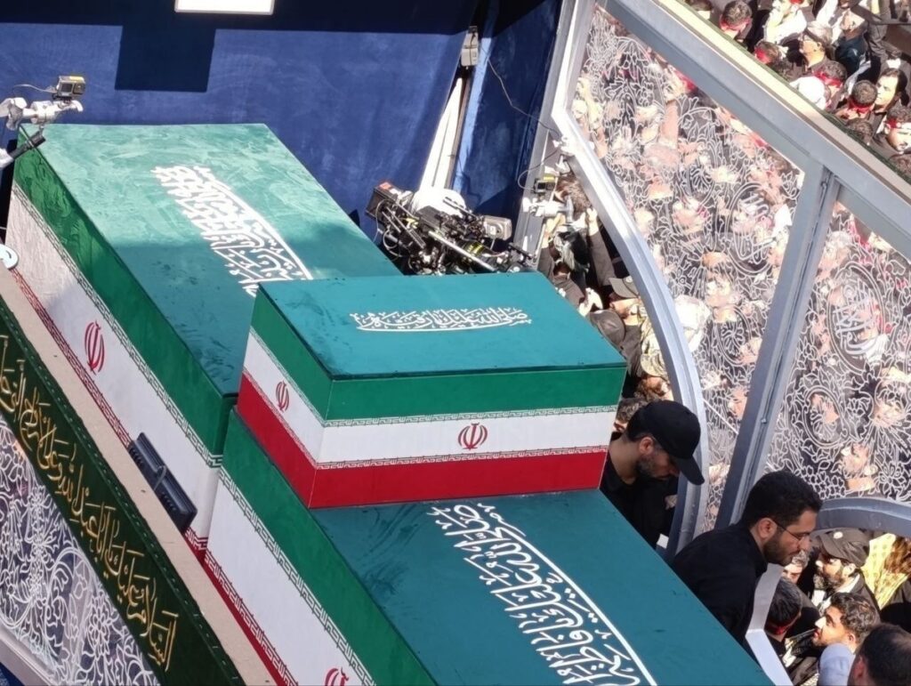 مشهد در آمادهباش کامل/ استقرار ۳ هزار امدادگر در محل خاکسپاری رهبر شهید مشهد در آمادهباش کامل/ استقرار ۳ هزار امدادگر در محل خاکسپاری رهبر شهید