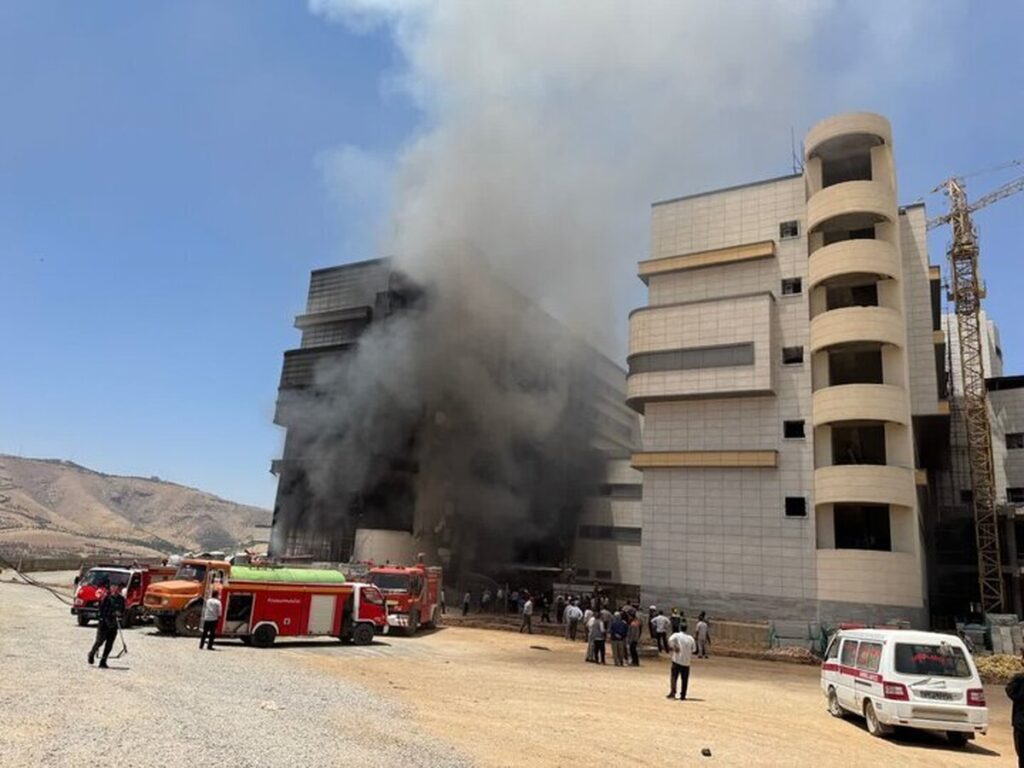 مهار حریق در بیمارستان نیایش / جزئیات حادثه در خرمآباد مهار حریق در بیمارستان نیایش / جزئیات حادثه در خرمآباد