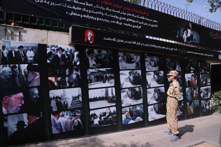 نمایش عکس دیدارها و دلنوشتههای سینماگران درباره رهبر شهید نمایش عکس دیدارها و دلنوشتههای سینماگران درباره رهبر شهید
