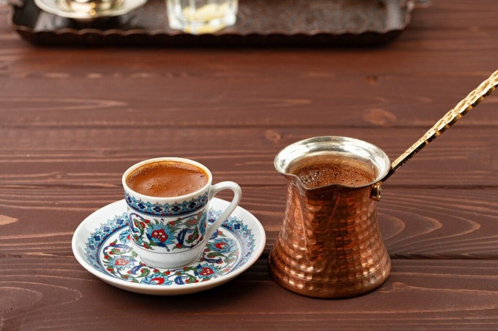 هنوز خیلی ها روش دم کردن قهوه ترک روی گاز را بلد نیستند هنوز خیلی ها روش دم کردن قهوه ترک روی گاز را بلد نیستند