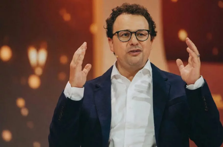 واکنش مدیرعامل آنتروپیک به شایعات: مخالف مدلهای هوش مصنوعی متنباز نیستم واکنش مدیرعامل آنتروپیک به شایعات: مخالف مدلهای هوش مصنوعی متنباز نیستم