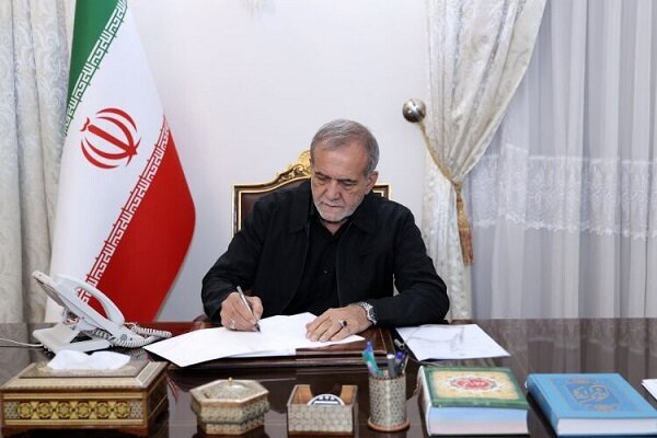پزشکیان از حضور تاریخی مردم در آیین تشییع رهبر شهید قدردانی کرد پزشکیان از حضور تاریخی مردم در آیین تشییع رهبر شهید قدردانی کرد