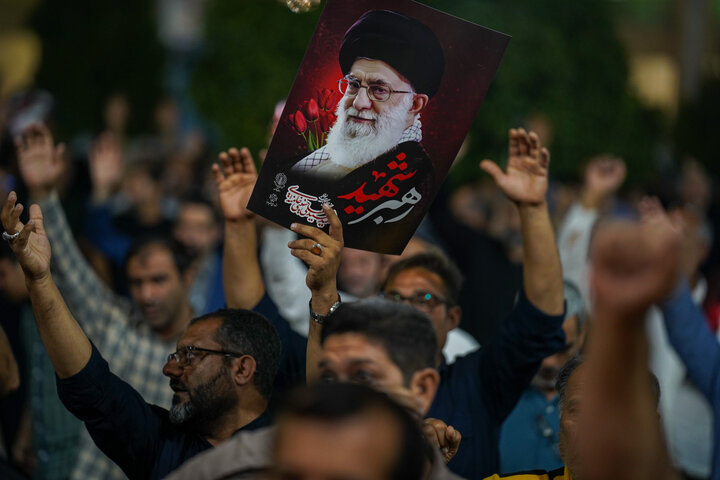 استکبار جهانی به زبالهدان تاریخ میپیوندد؛ خونخواهی رهبر شهید حق ماست استکبار جهانی به زبالهدان تاریخ میپیوندد؛ خونخواهی رهبر شهید حق ماست