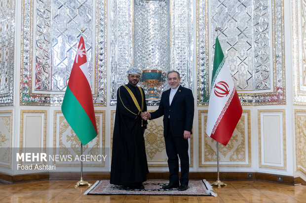 ایران و عمان بر ایجاد کریدور موقت دریانوردی در تنگه هرمز توافق کردند ایران و عمان بر ایجاد کریدور موقت دریانوردی در تنگه هرمز توافق کردند