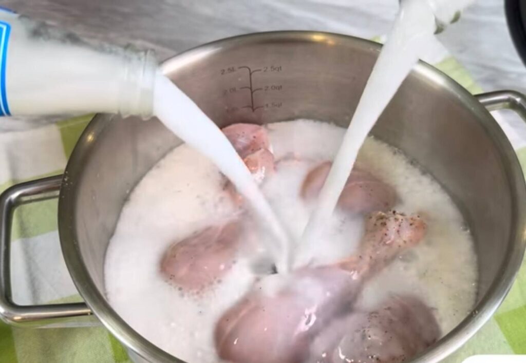 برای فاصله گرفتن از طعمهای تکراری، مرغ را اینبار با دوغ ترشِ گازدار بپزید برای فاصله گرفتن از طعمهای تکراری، مرغ را اینبار با دوغ ترشِ گازدار بپزید