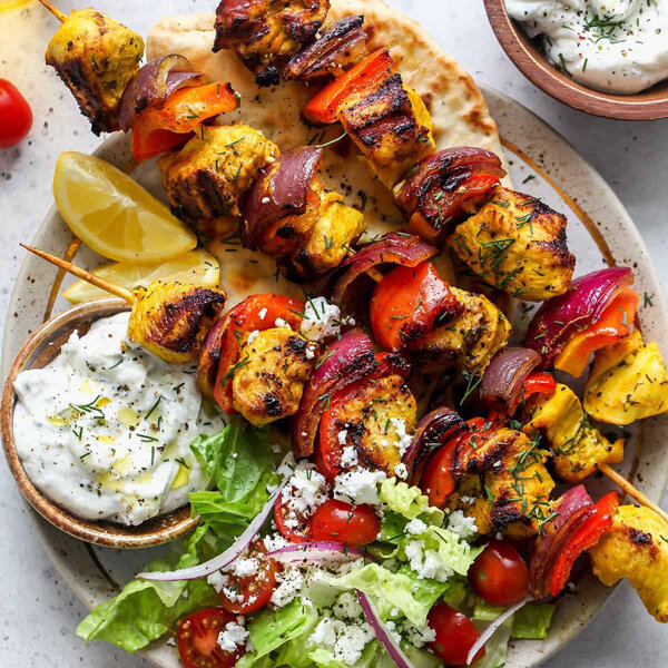برای مهمانی آخر هفته جوجه کباب ها را به این ۳ روش مرینیت کنید برای مهمانی آخر هفته جوجه کباب ها را به این ۳ روش مرینیت کنید