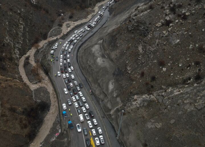 ترافیک سنگین در آزادراه تهران ــ شمال؛ تردد از جنوب به شمال یکطرفه شد ترافیک سنگین در آزادراه تهران ــ شمال؛ تردد از جنوب به شمال یکطرفه شد
