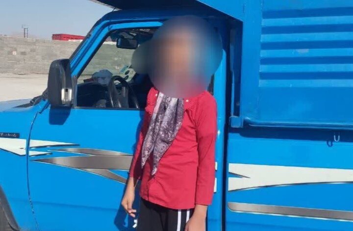 توقیف وانت نیسان با رانندگی دختر ۱۱ ساله در اصفهان توقیف وانت نیسان با رانندگی دختر ۱۱ ساله در اصفهان