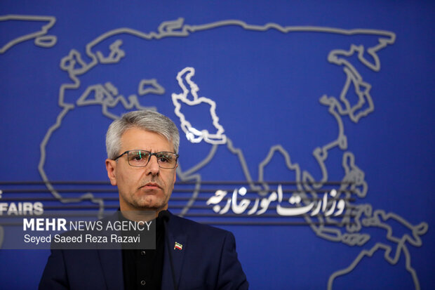جلسه سخنگوی وزیر امور خارجه با سفرای سابق ایران در فرانسه جلسه سخنگوی وزیر امور خارجه با سفرای سابق ایران در فرانسه