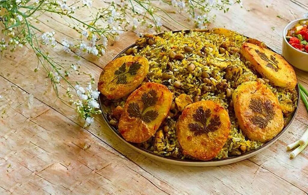 جنوبی ها این پلوی خوش عطر را با لوبیا چشم بلبلی می پزند جنوبی ها این پلوی خوش عطر را با لوبیا چشم بلبلی می پزند