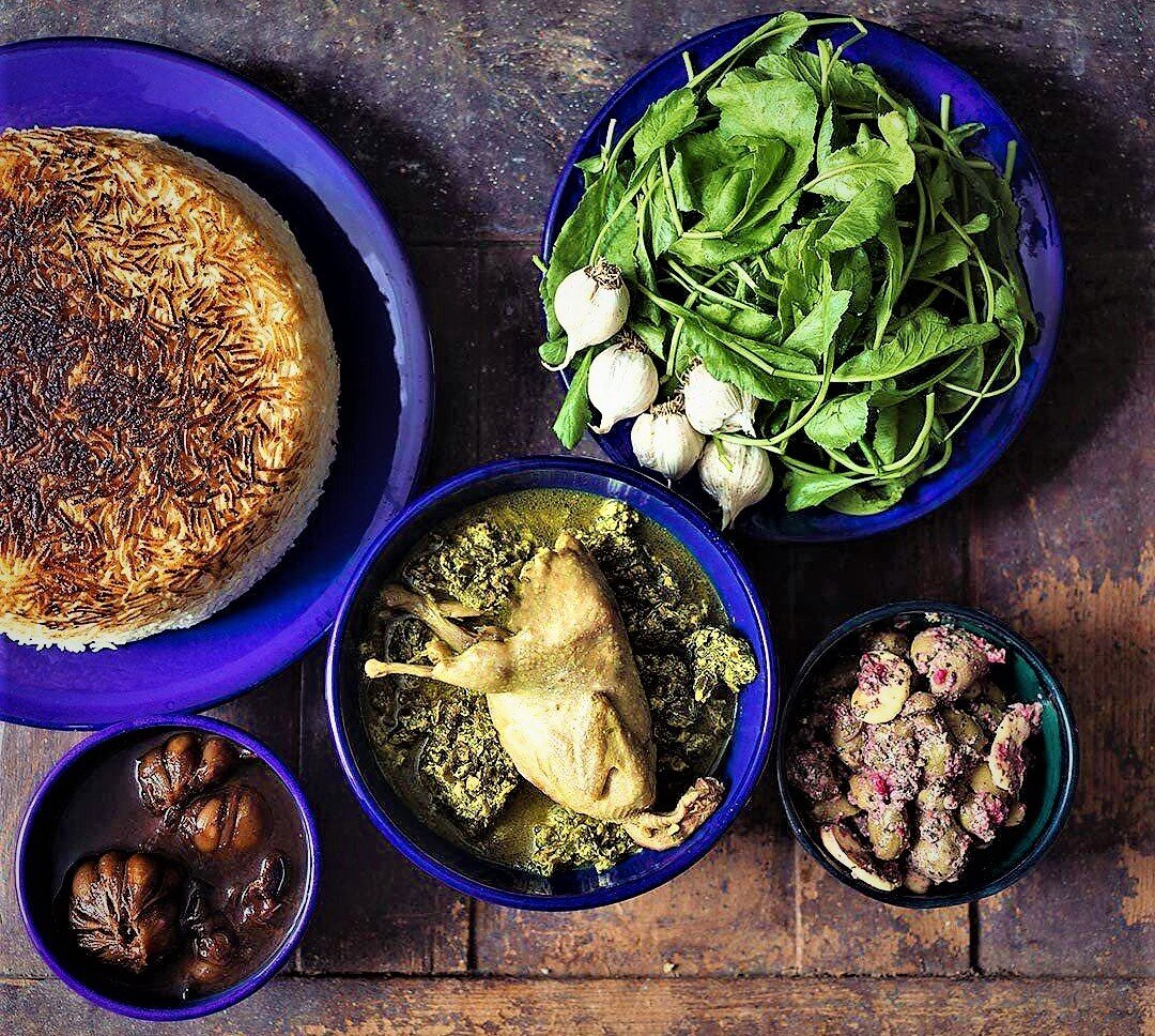 سیر قلیه گیلانی؛ خورش ترش و ملس شمالی با برگ سیر و تخممرغ | راز خوشمزه شدن سیر قلیه گیلانی سیر قلیه گیلانی؛ خورش ترش و ملس شمالی با برگ سیر و تخممرغ | راز خوشمزه شدن سیر قلیه گیلانی