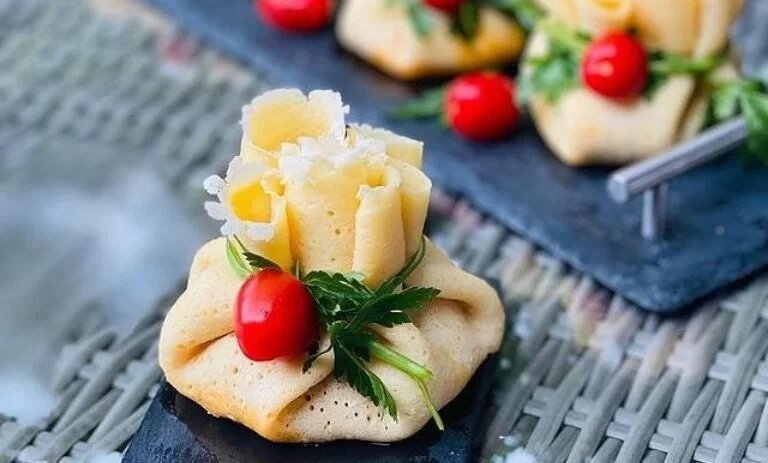 طرز تهیه بقچه گوشت خانگی؛ یک غذای خوشمزه با ظاهری متفاوت طرز تهیه بقچه گوشت خانگی؛ یک غذای خوشمزه با ظاهری متفاوت