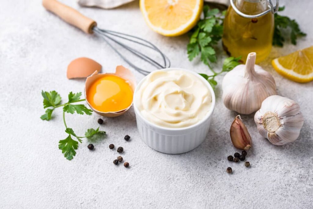 طرز تهیه سس مایونز خانگی؛ اگر سس مایونز برید و شل شد چه کنیم؟ | برای غلیظ شدن سس مایونز چه باید کرد؟ طرز تهیه سس مایونز خانگی؛ اگر سس مایونز برید و شل شد چه کنیم؟ | برای غلیظ شدن سس مایونز چه باید کرد؟
