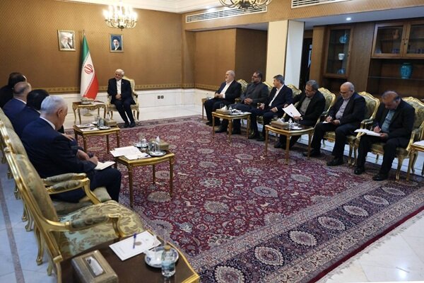 عارف پیشنهاد تشکیل اتحادیه کشورها و مناطق فارسیزبان را مطرح کرد عارف پیشنهاد تشکیل اتحادیه کشورها و مناطق فارسیزبان را مطرح کرد
