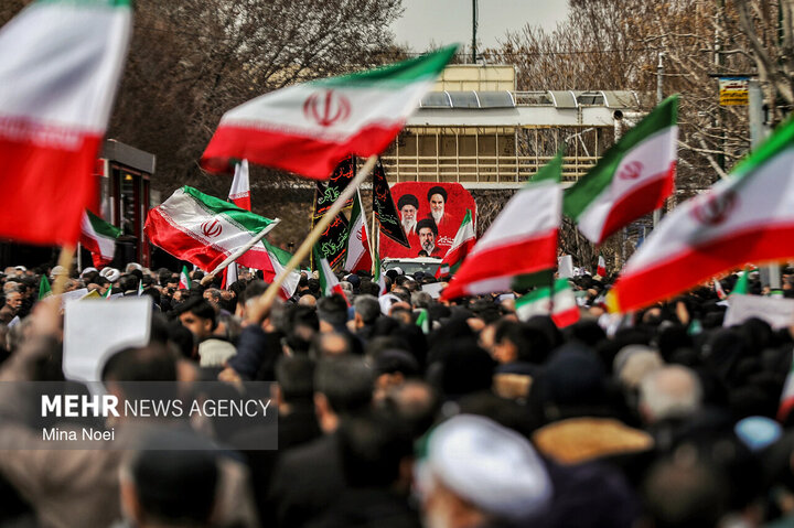 وحدت مکرّراً و مؤکّداً تذکر داده شد وحدت مکرّراً و مؤکّداً تذکر داده شد