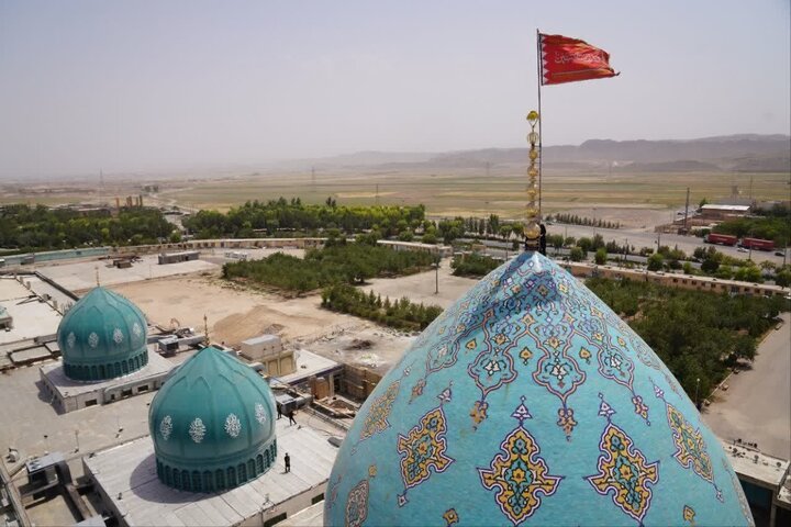 پرچم انتقام و خونخواهی بر فراز گنبد مساجد کشور به اهتزاز درمی آید پرچم انتقام و خونخواهی بر فراز گنبد مساجد کشور به اهتزاز درمی آید
