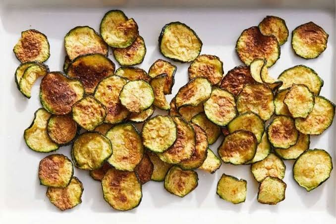 چیپس کدو سبز خانگی؛ جایگزینی خوشمزه برای چیپسهای معمولی و چرب! چیپس کدو سبز خانگی؛ جایگزینی خوشمزه برای چیپسهای معمولی و چرب!