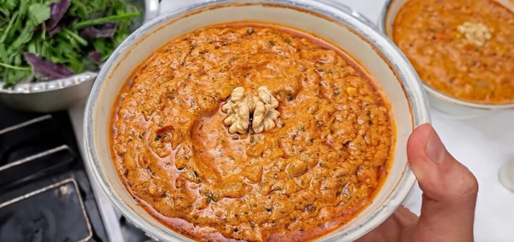 کال جوش؛ طرز تهیه غذای سنتی تهرانی با کشک، گردو و گوجه کال جوش؛ طرز تهیه غذای سنتی تهرانی با کشک، گردو و گوجه